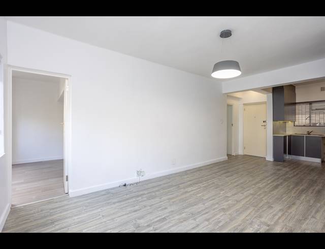 2 BEDROOM APARTMENT TO LET IN SEA POINT